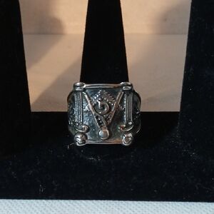 Elegant Silver Men's Ring